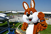 Flughafen München: Osterhase landet am Ostermontag am Münchner Airport (©Foto. Flughafen München)